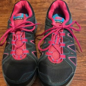 Nike Alcord 10 size 8 tennis shoes